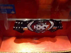 BHHDkJECYAAICPc.jpg large