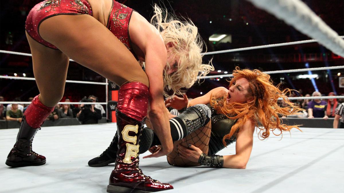 Charlotte Flair attacks Becky Lynch's knee