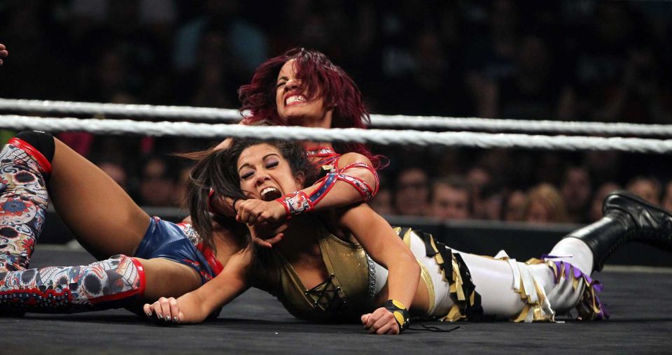 Sasha Banks vs Bayley NXT